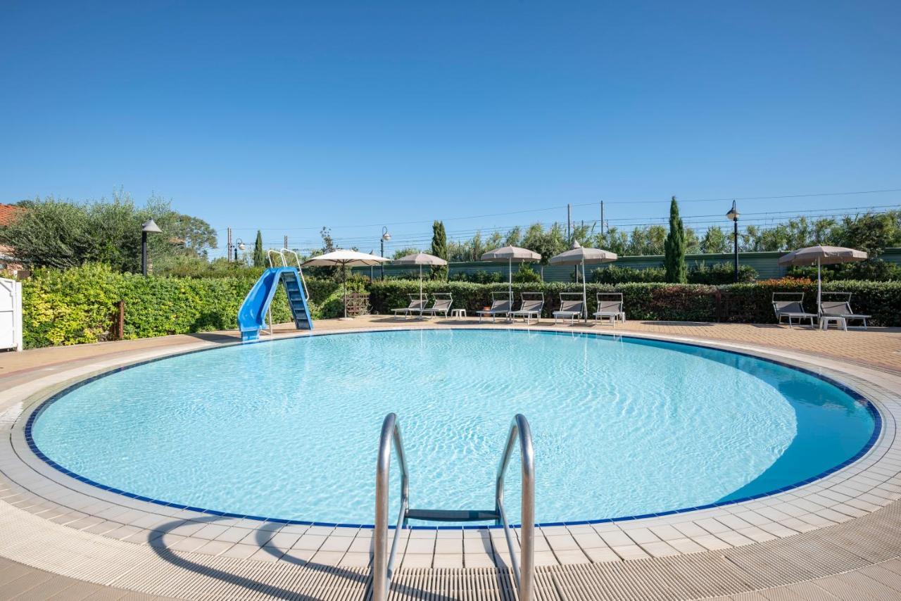 Villaggio Il Girasole Фоллоника Экстерьер фото