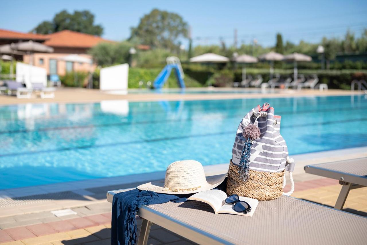 Villaggio Il Girasole Фоллоника Экстерьер фото