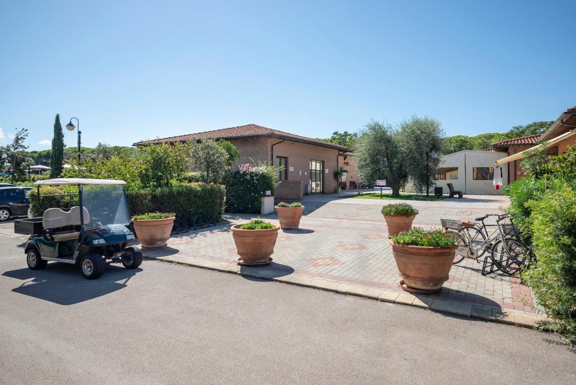 Villaggio Il Girasole Фоллоника Экстерьер фото
