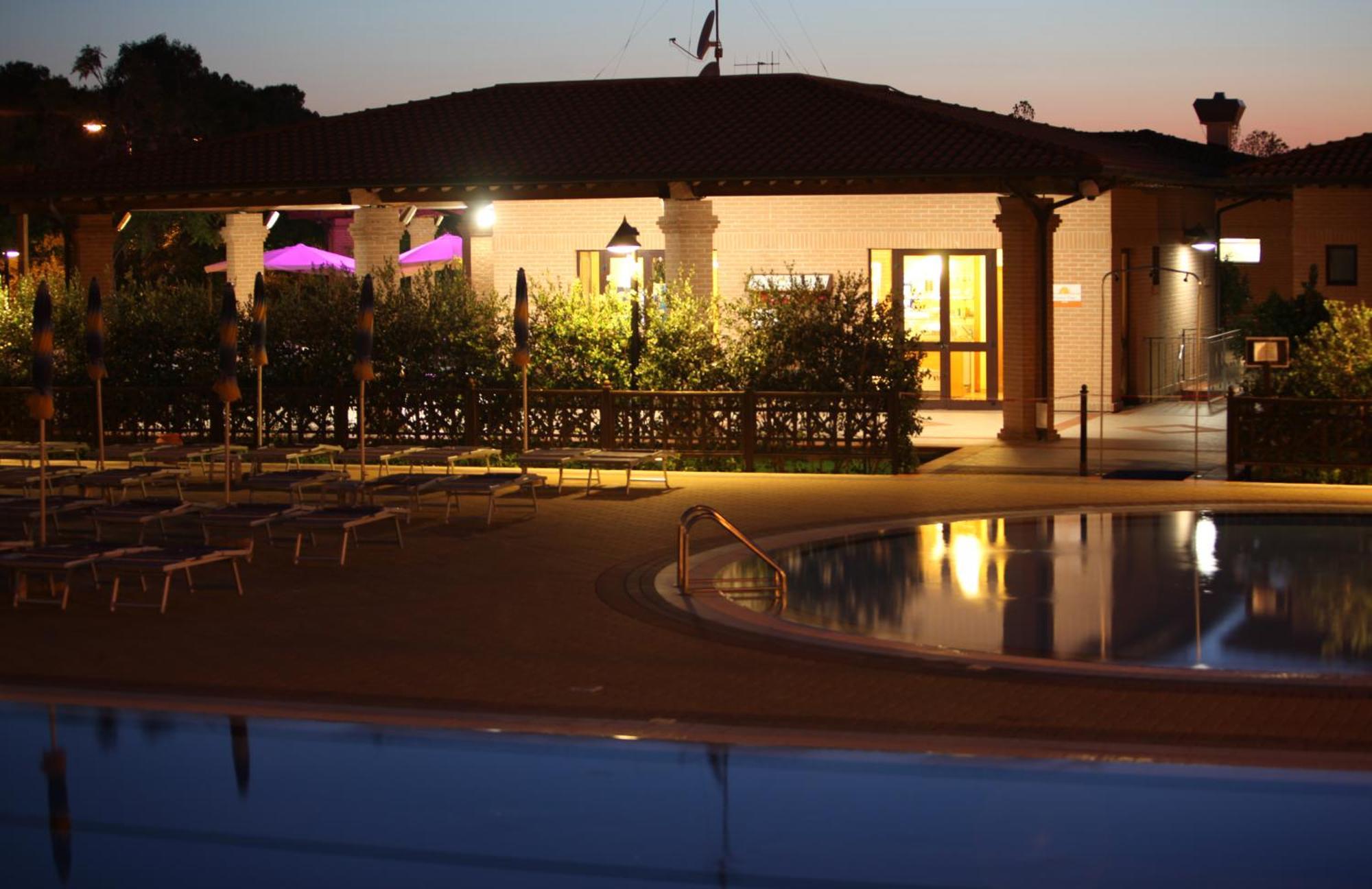 Villaggio Il Girasole Фоллоника Экстерьер фото