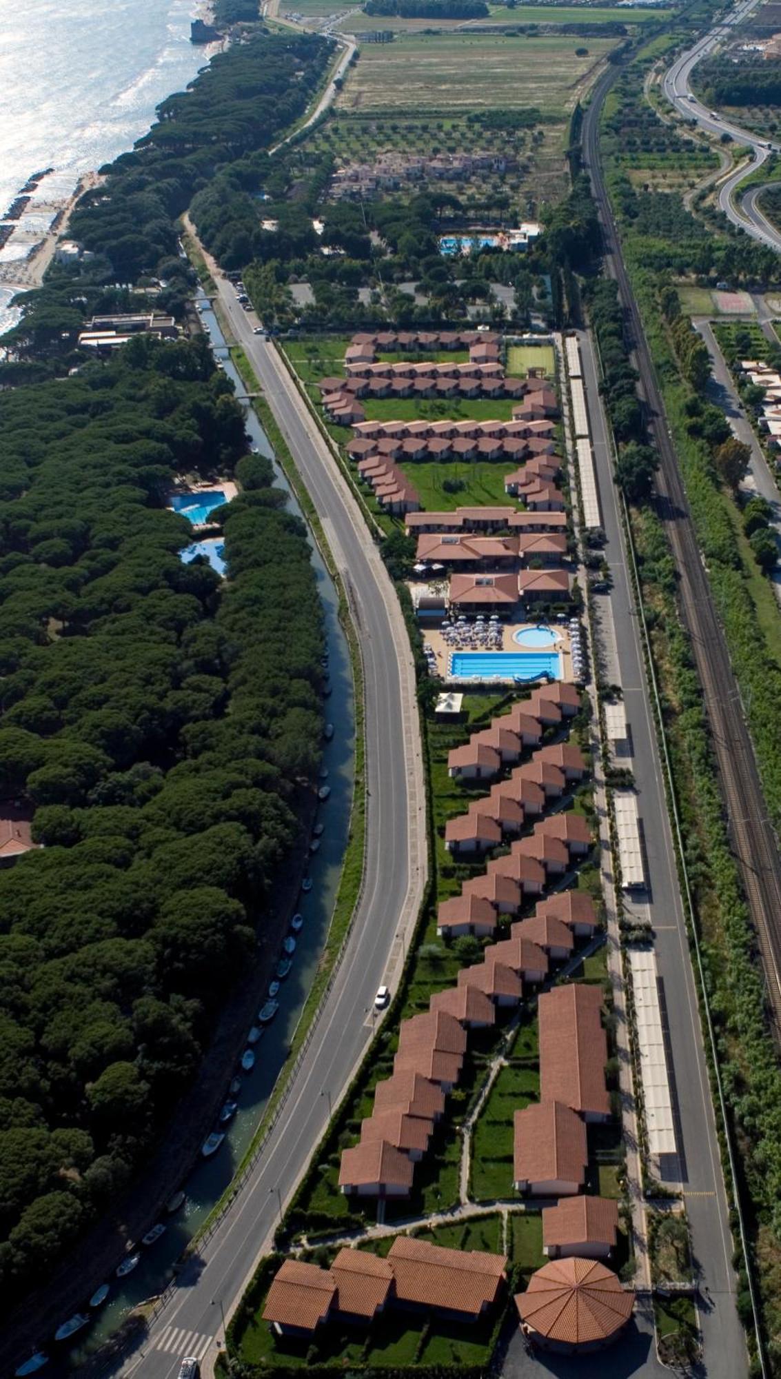 Villaggio Il Girasole Фоллоника Экстерьер фото