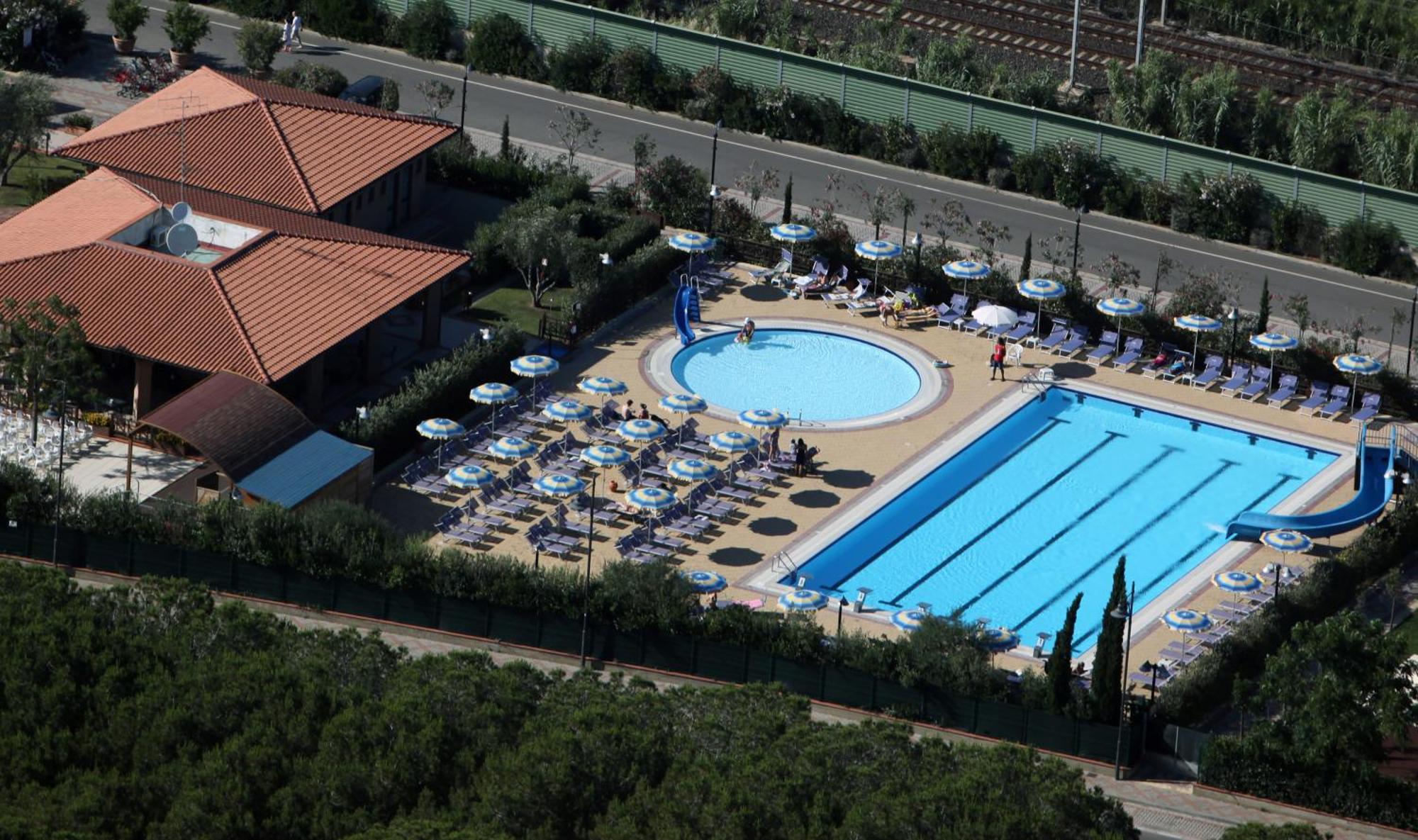 Villaggio Il Girasole Фоллоника Экстерьер фото