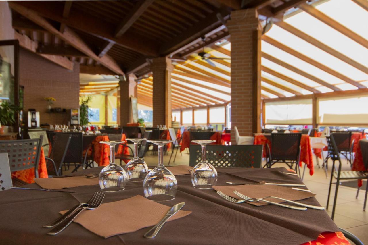 Villaggio Il Girasole Фоллоника Экстерьер фото